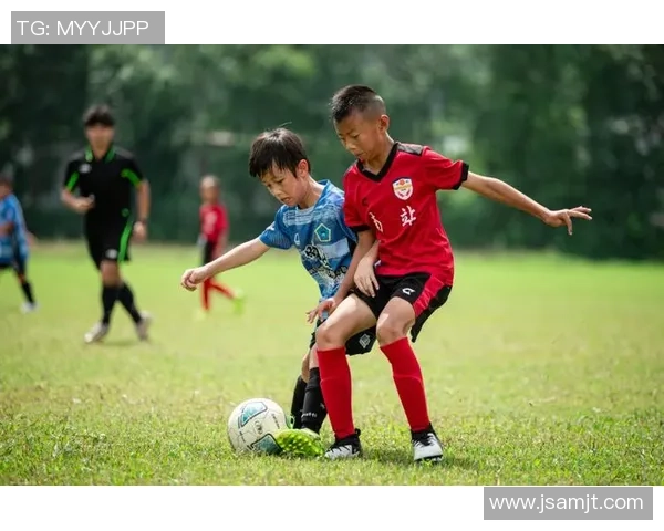 孩子们与足球明星亲密接触梦想成真瞬间记录欢乐与感动 孩子们与足球明星亲密接触梦想成真瞬间记录欢乐与感动
